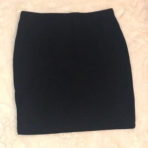 BLACK FITTED PENCIL SKIRT